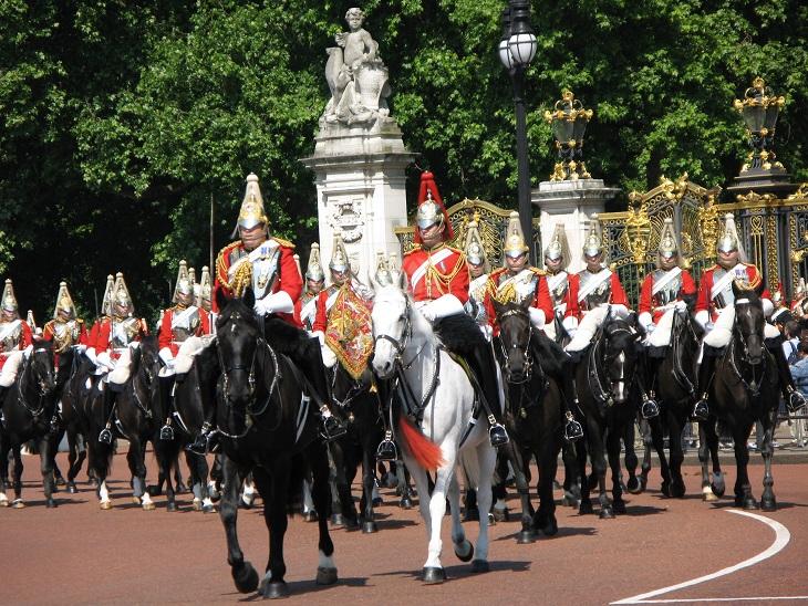 Parade of queens's guards on horseback outside Buckingham palace