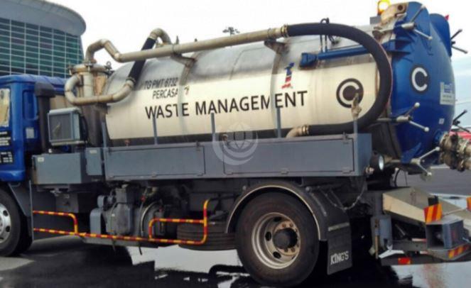 Casa Armada waste management truck