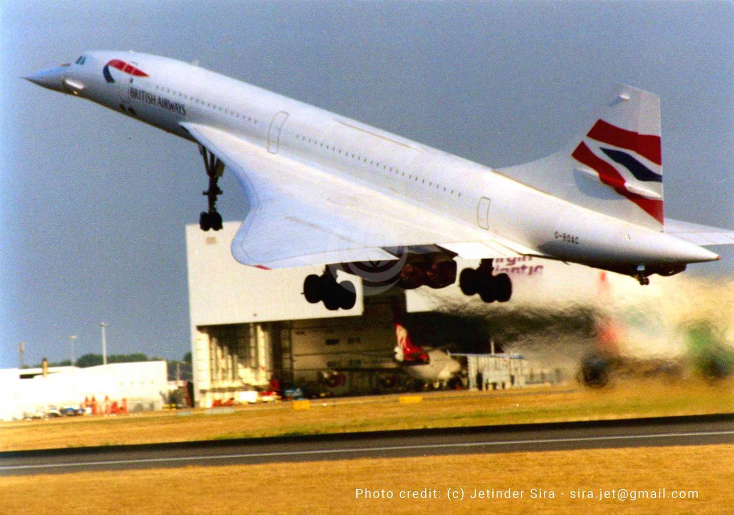 Concorde G-BOAC lifting off