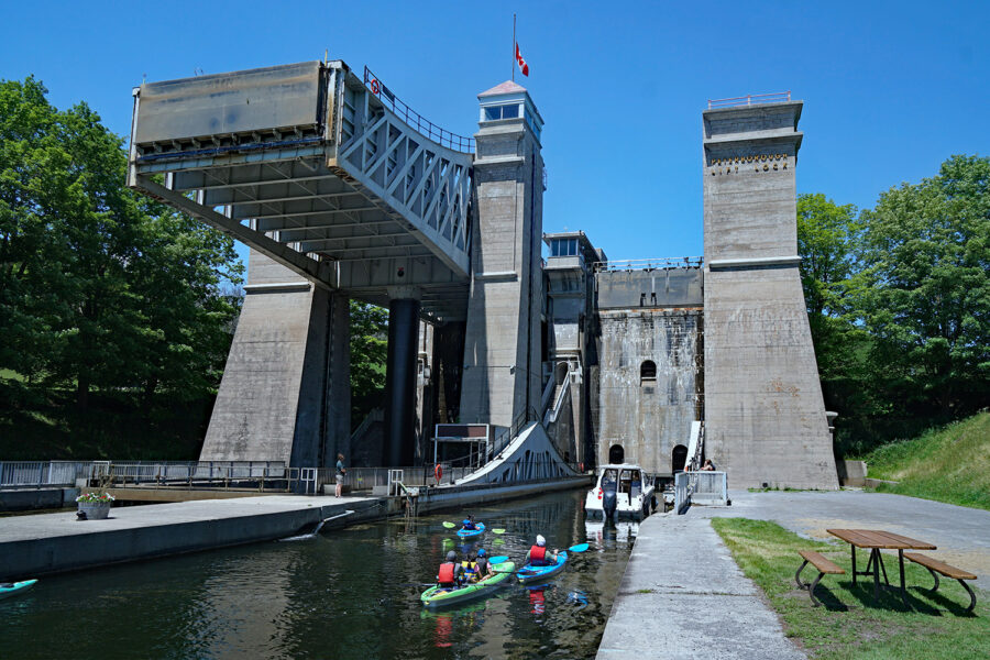 hydraulic attractions lift lock